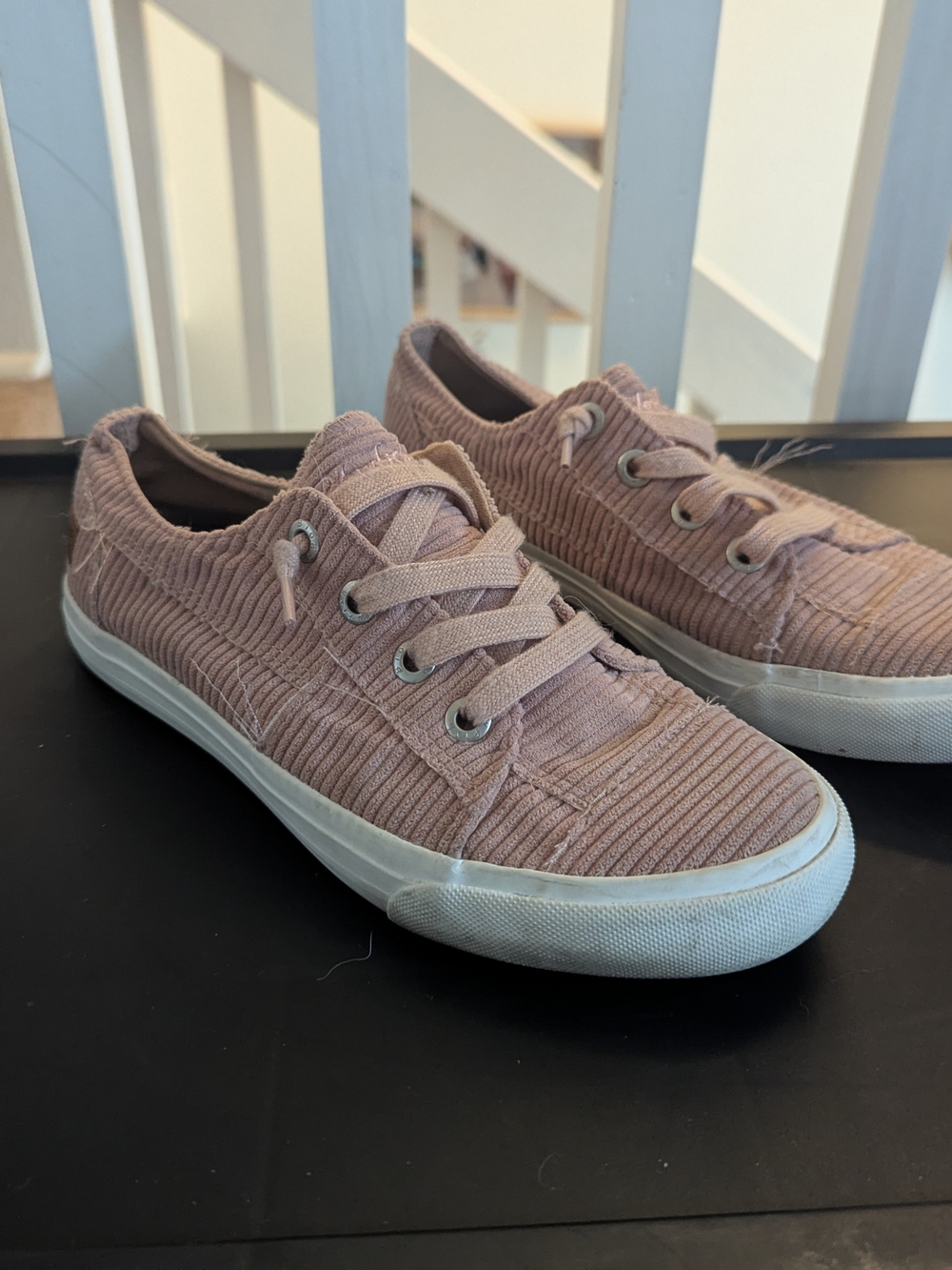 Casual Corduroy Low-Top Sneakers in Dusty Pink